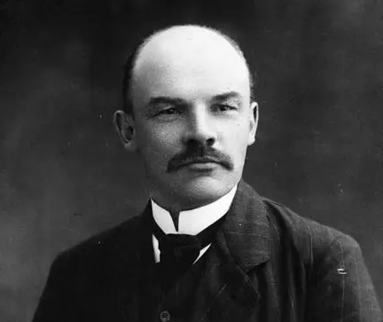 Włodzimierz Lenin oraz jego pochodzenie i rola w historii - Włodzimierz Lenin na fotografii z 1910 r.