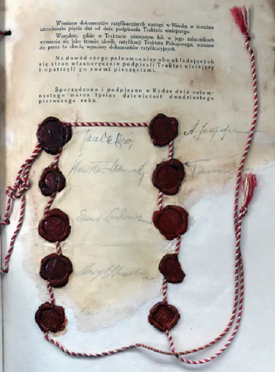 Traktat ryski został podpisany w 1921 roku - dokument traktatu z podpisania i pieczęciami Polski i Rosji