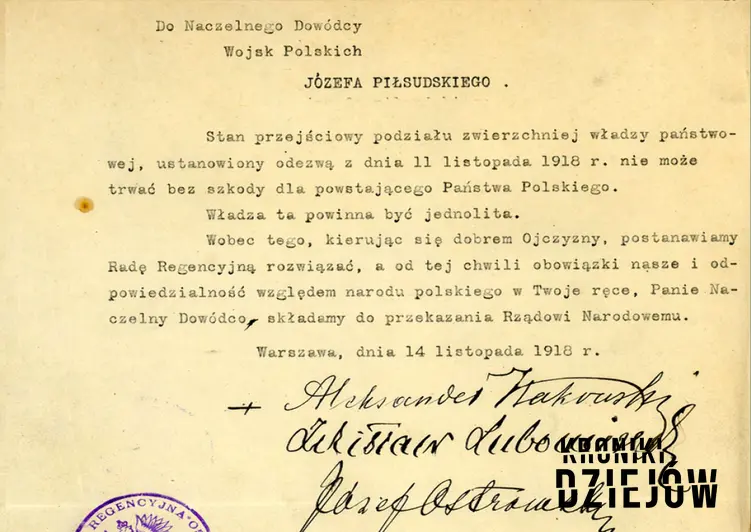 Odzyskanie niepodległości nastąpiło 11.11.1918 r., a następnie władza została przekazana w ręce Piłsudskiego poprzez Akt Przekazania Władzy Rady Regencyjnej