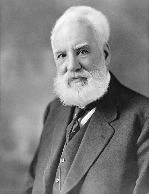 Alexander Graham Bell na fotografii z około 1914-1919 r., wynalazca telefonu i inne ważne wynalazki