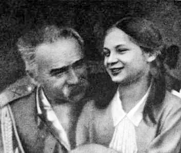 Józef Piłsudski z córką Jadwigą na zdjeciu z 1935 roku tuż przed śmiercią Marszałka