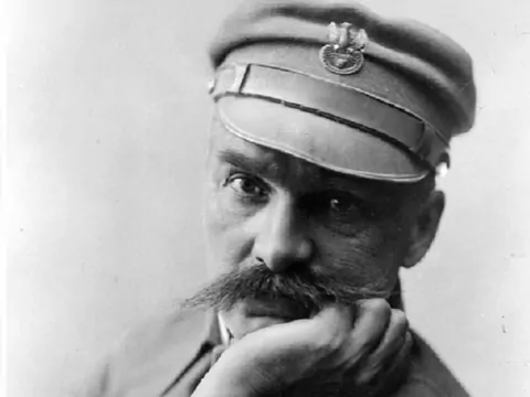 Józef Piłsudski: Życie, Polityka i Pisarki