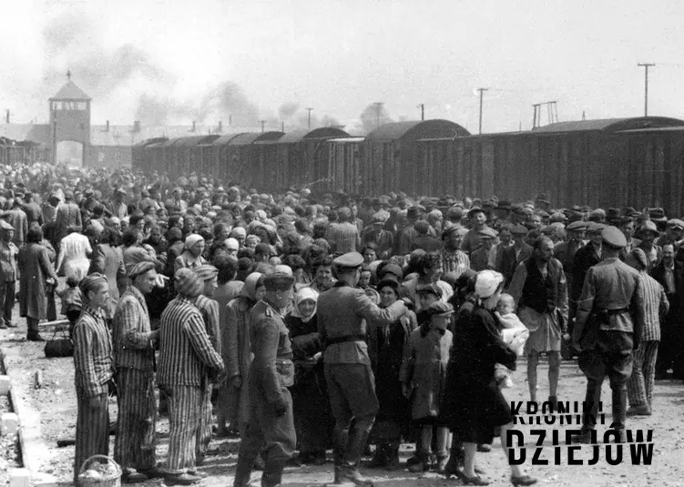 Selekcja więźniów na rampie kolejowej w obozie w Brzezińce - upamiętniamy Międzynarodowy Dzień Pamięci o Ofiarach Holocaustu