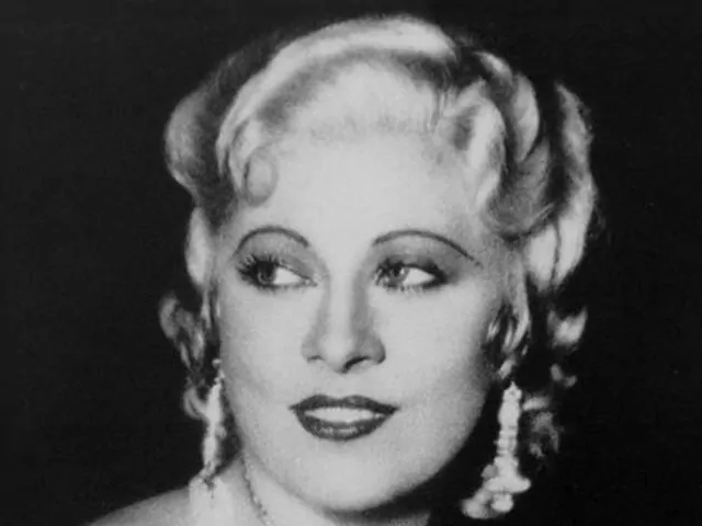 Mae West: rewolucja w diamentach
