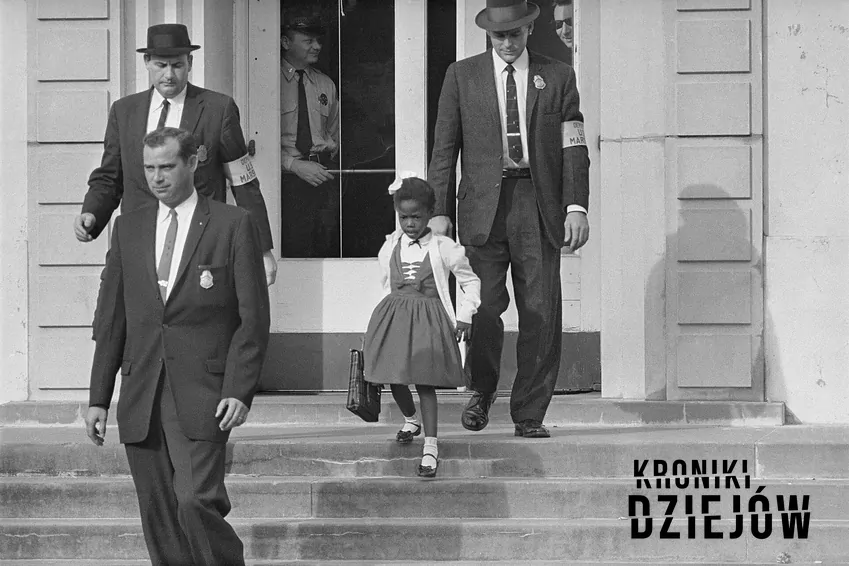 Ruby Bridges przed szkołą