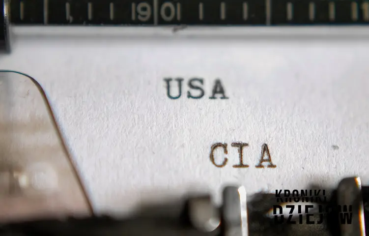 Maszyna do pisania z napisem USA i CIA, a także Porucznik Paul Whipkey i jego hisotria życia