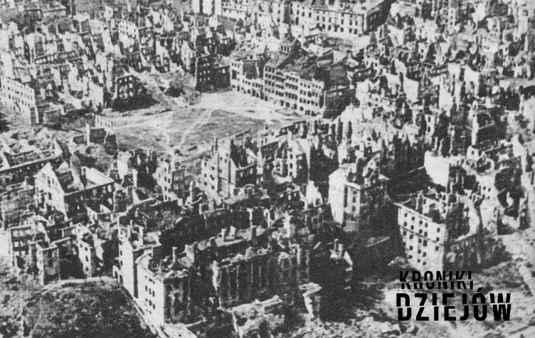 Widok z lotu ptaka na zburzoną Warszawę w styczniu 1945 roku