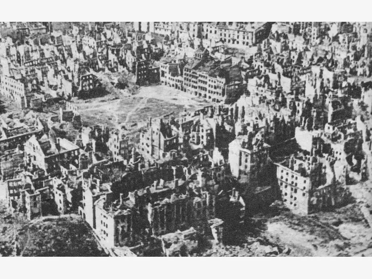 Ilustracja artykułu powojenna warszawa miała odzwierciedlać nowe idee – jak odbudowano stolicę po ii wojnie światowej?