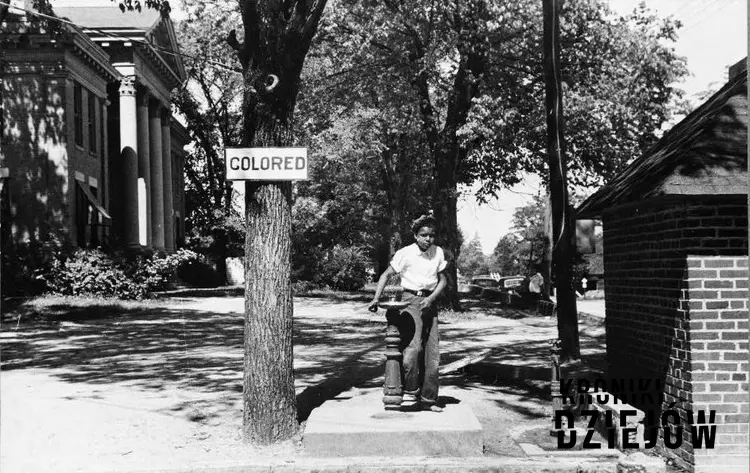 Fontanna z wodą pitną, tylko dla kolorowych w Halifax (Karolina Północna) 1938 rok (