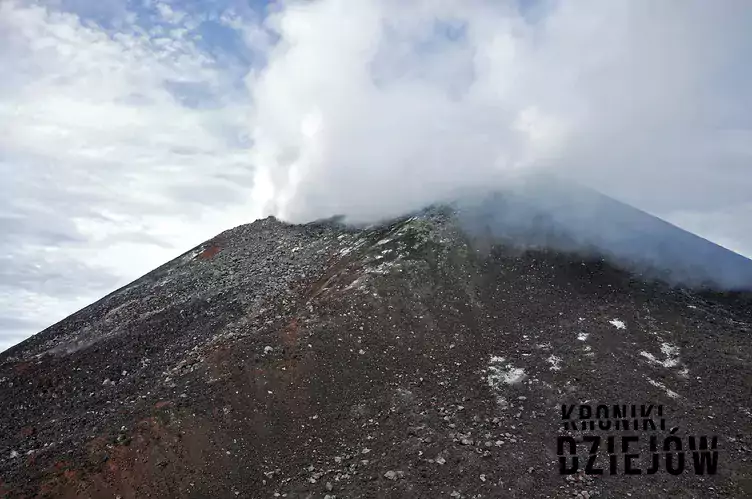 Erupcja wulkanu Anak Krakatau