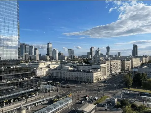 Jak zmieniało się polskie biuro?