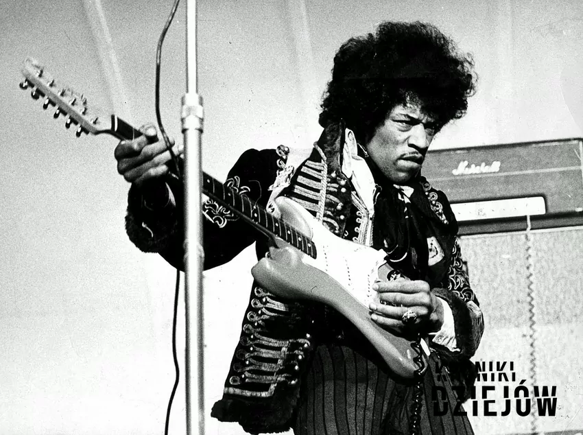 Jimi Hendrix gra na gitarze