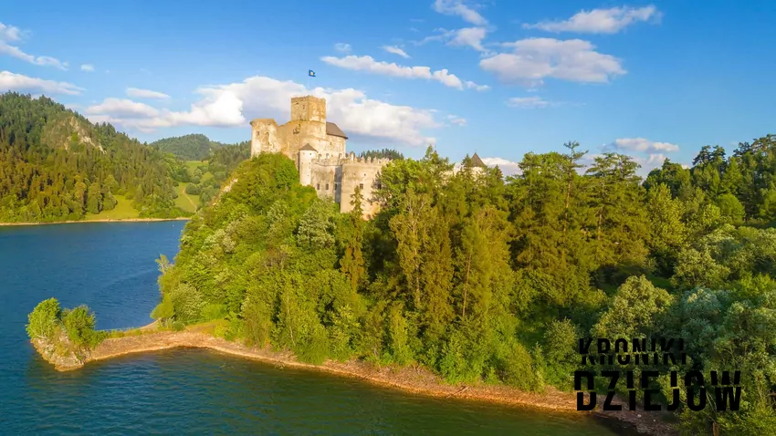 Zamek Niedzica i jezioro Czorsztyńskie