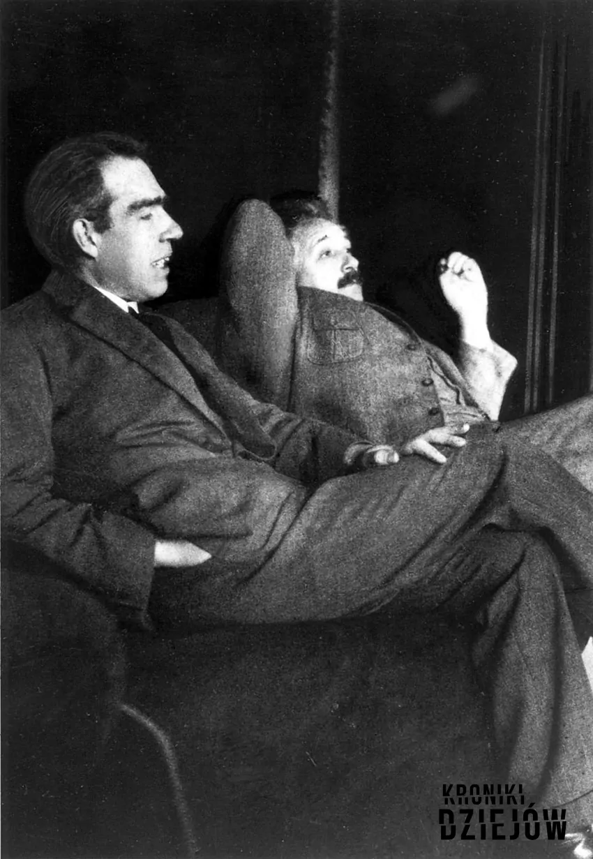 Bohr i Einstein debatują, 1925