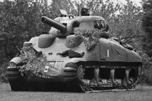 Nadmuchiwany czołg M4 Shermann, nadmuchiwany czołg jako element operacji "Fortitude", jak zmylono niemców podczas II wojny światowej, milionowa fikcyjna armia generała Pattona