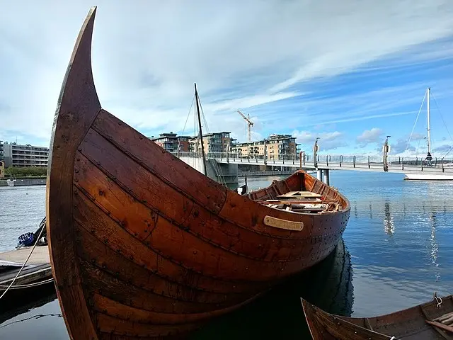 Knara, czyli statek wikingów, kopia średniowiecznego statku z obszaru skandynawii, co to jest Winlandia i gdzie leży Winlandia, dowody na odkrycie Ameryki przez wikingów