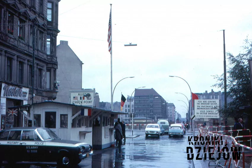 Checkpoint Charlie w 1963 roku