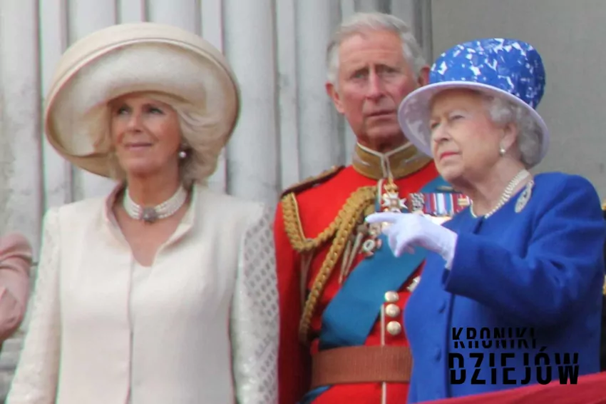 Królowa Camilla z rodziną królewską