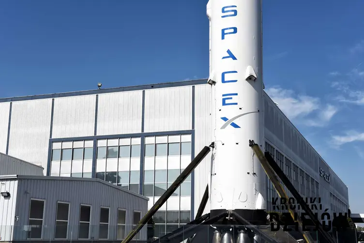 Zbliżenie rakiety Falcon 9 Booster w firmie SpaceX,
