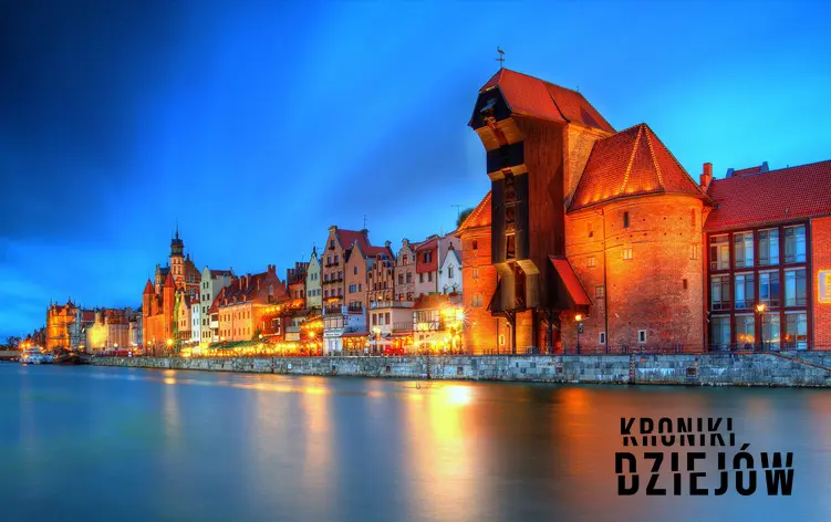 Widok Żurawia w Gdansku o zmierzchu