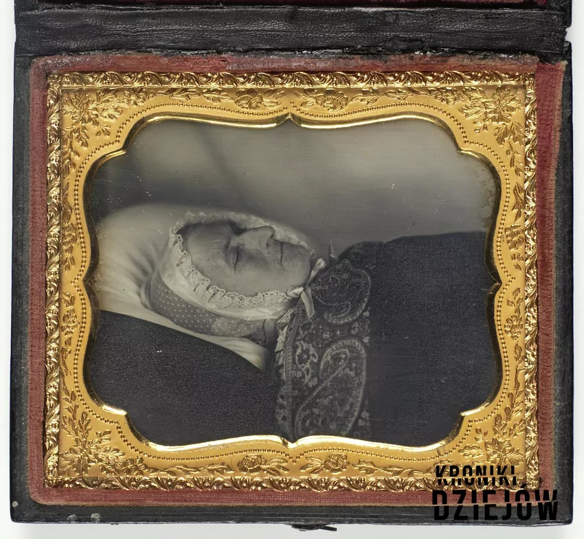 Pośmiertna fotografia kobiety, lata 50. XIX wieku