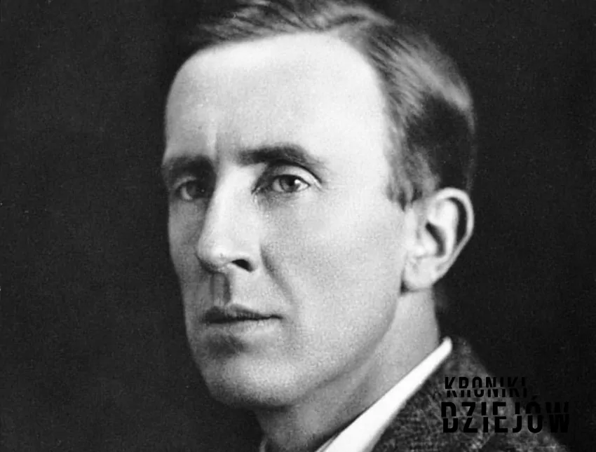 Tolkien w 1940 roku - fot. domena publiczna J. R. R. Tolkien i jego życiorys, historia, najważniejsze informacje o autorze trylogii Władca Pierścienia