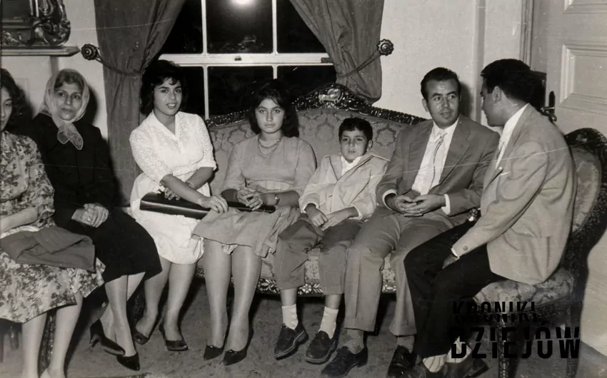 Spotkanie rodzinne w przedrewolucyjnym Iranie, fot. domena publiczna/Wikipedia Spotkanie rodzinne w przedrewolucyjnym Iranie