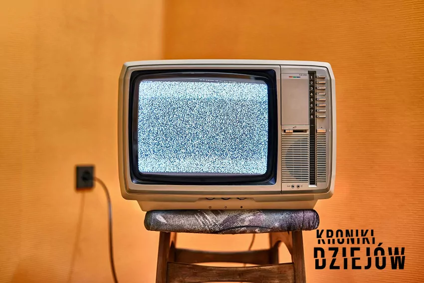 Popularne programy rozrywkowe w PRL, czyli programy tematyczne, kabarety, teleturnieje