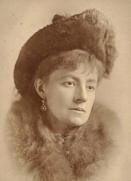 Helena Modrzejewska była uważana za wyjątkową piękność, nawet jako kobieta w średnim wieku zachwycała grą i urodą (foto: Melecjusz Dutkiewicz, domena publiczna) Helena Modrzejewska 1879