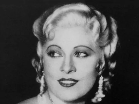 Mae West: rewolucja w diamentach