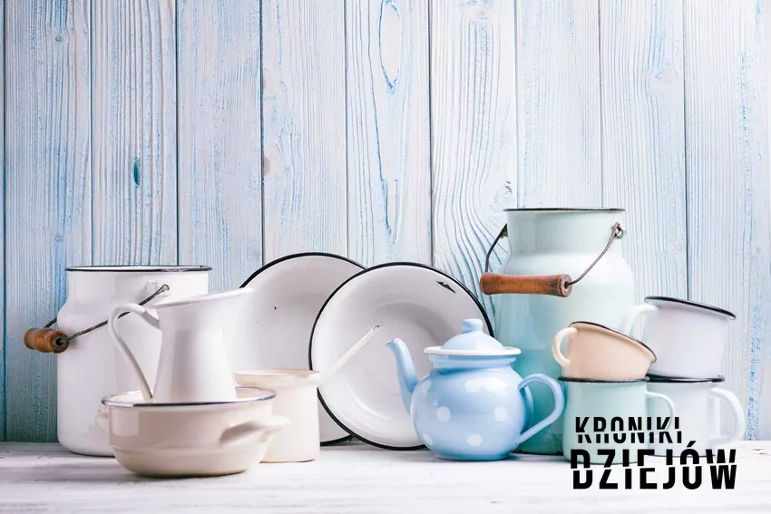 Emaliowane garnki i naczynia, typowe dla czasów PRL Popularne marki produktów z czasów PRL, czyli produkty, które do tej pory są dostępne i produkowane