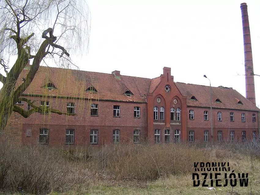 Budynek Zakładu Psychiatrycznego w Owińskach w 2008 roku - fot. Rzuwig lic. CC BY 3.0 Zakład Psychiatrczny w Owińskach i jego straszna historia i legenda, czyli co się wydarzyło, losy pacjentów w czasie II wojny i w okresie PRL