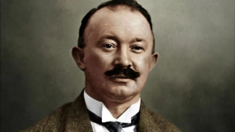 Hugo Boss na portrecie, a także historia nazistowskiego krawca i założyciela wielkiej marki modowej