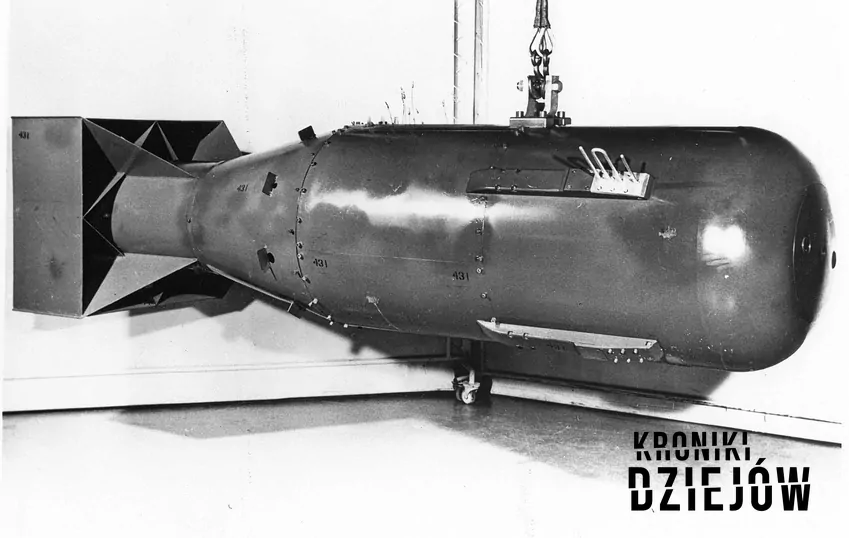 Kopia bomby „Little Boy” zrzuconej na Hiroszimę - fot. domena publiczna RPA i broń atomowa oraz rozbrojenie, najważniejsze informacje, daty i warunki rezygnacji z broni atomowej