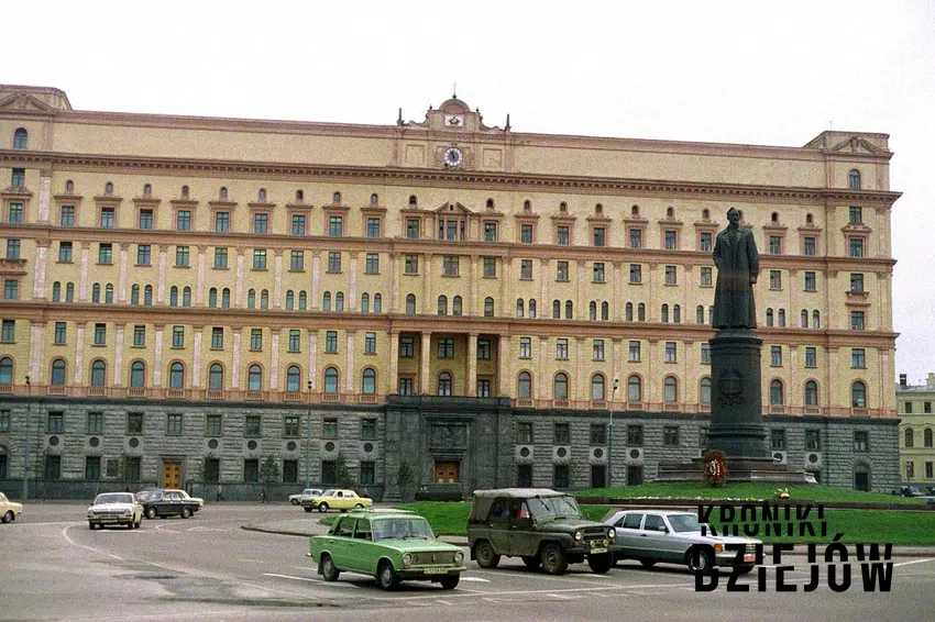 Budynek kierownictwa kolejno Czeka, NKWD, KGB, FSB – na słynnej Łubiance. Jest jednym z symboli przemocy państwa totalitarnego wobec przeciwników politycznych - fot. domena publiczna Tortury w XX wieku oraz najstraszniejsze tortury w totalitarnych państwach