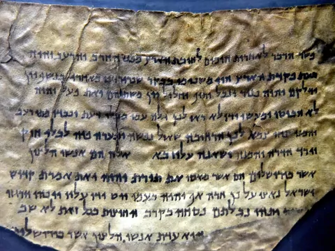 Rękopisy z Qumran. Ich odkrycie zmieniło spojrzenie na Biblię, dziś bada je AI