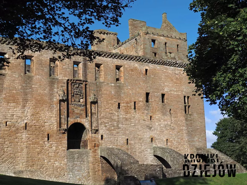 Linlithgow Castle, miejsce urodzenia Marii, królowej Szkocji Maria I Stuart i jej rządy w Szkocji, roszczenia co do korony Anglii, informacje oraz młodość we Francji