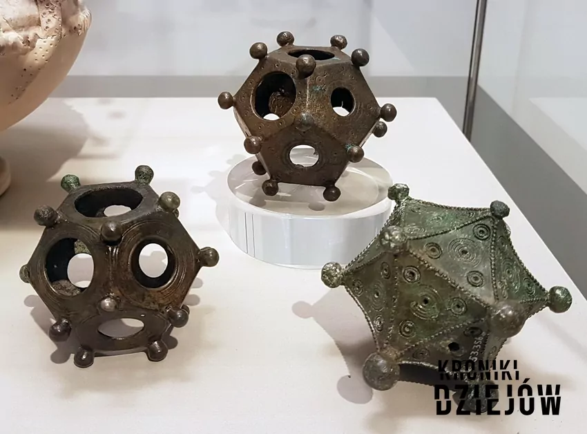 Dodekahedron zodiakalny - dwunastościan rzymski