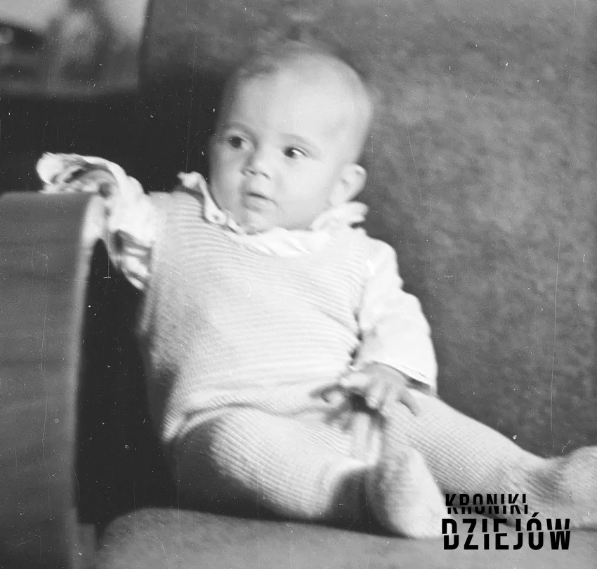 Dziewczynka iemowlę