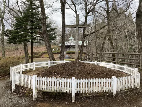 W tej japońskiej wiosce pokazują grób Jezusa. Mówią tam po hebrajsku