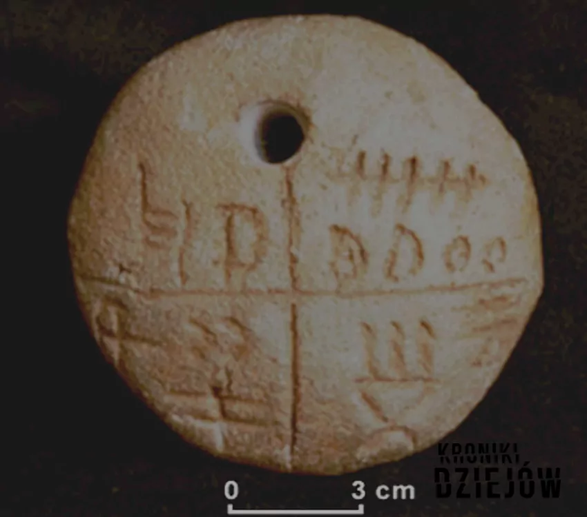 Tabliczka gliniana ze znakami kultury Vinča, ok. 5300 p.n.e. - fot. FlorinCB licencja CC BY 3.0 Historia alfabetu od A do Z, czyli powstanie liter w piśmie krok po kroku