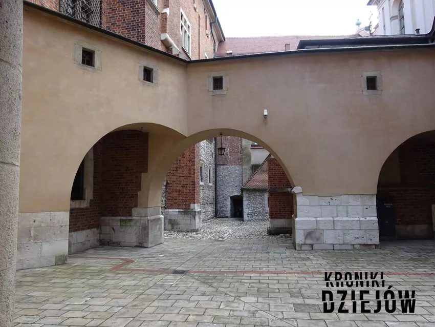 Dziedziniec Batorego na Wawelu - domniemana okolica czakramu