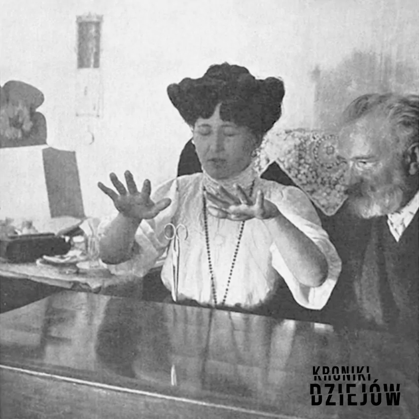 Julian Ochorowicz obserwujący Stanisławę Tomczyk w transie (1909)
