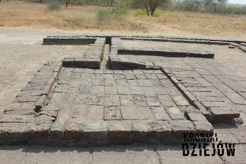 Jedna z pierwszych łazienek, łazienka powstała w epoce brązu, struktura ceglanej łazienki z czasó cywilizacji doliny Indusu