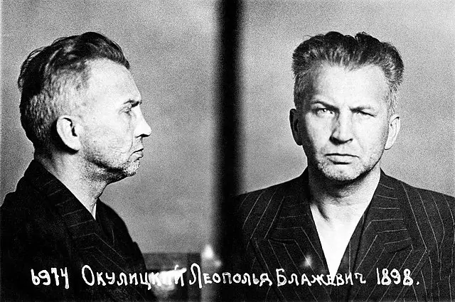 Leopold Okulicki (1898-1946) po aresztowaniu - zdjęcie wykonane przez NKWD, fot. domena publiczna Fotografia z zatzymania Leopolda Okulickiego, Leopold Okulicki jako Generał Wojska Polskiego, Leopold Okulicki zamordowany po wojnie przez sowieckie NKWD, proces 16 przywódców polskiego podziemia wojennego
