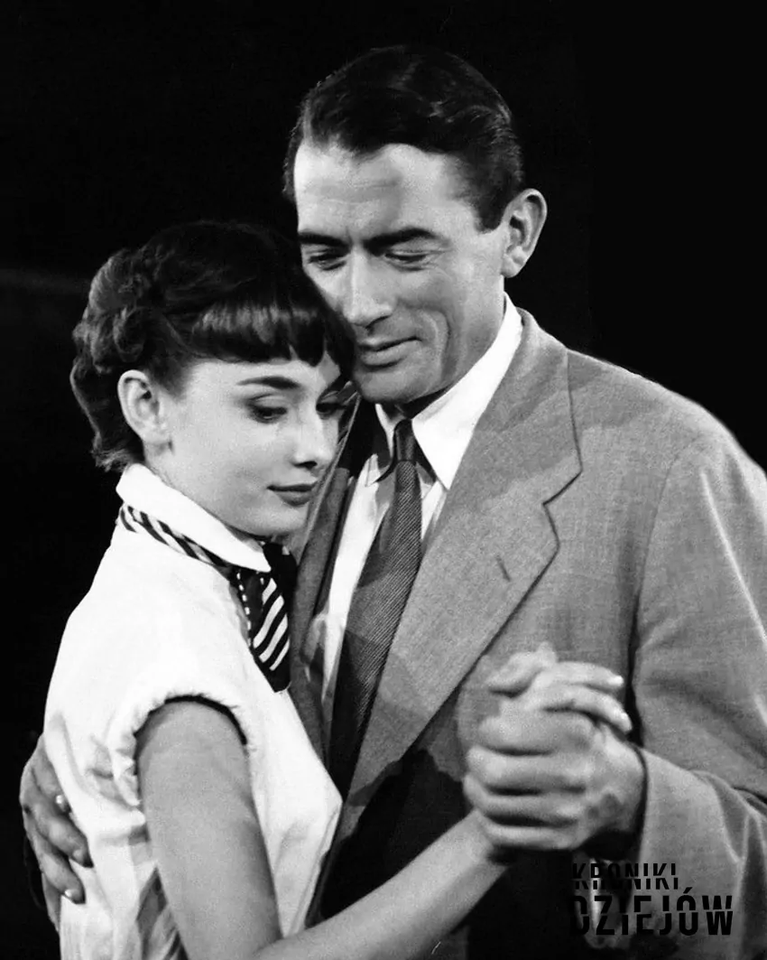 Gregory Peck dowiódł w "Rzymskich wakacjach" nie tylko profesjonalizmu i urokliwego talentu, ale też człowieczeństwa w relacji z niedoświadczoną Audrey, fot. domena publiczna Audrey Hepburn i Gregory Peck