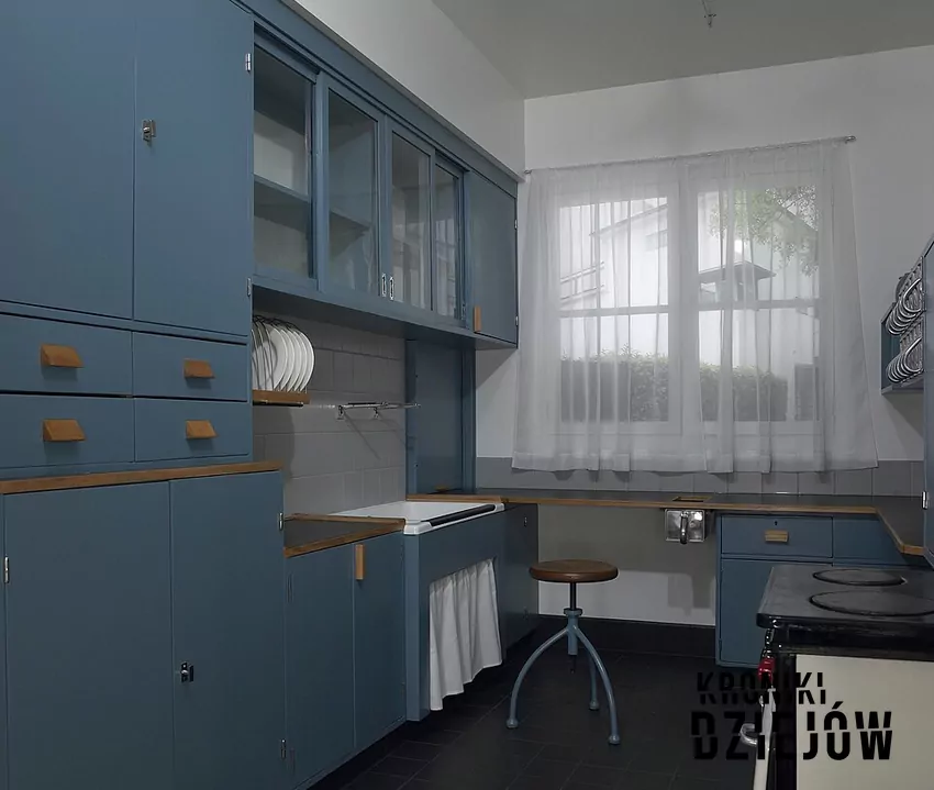 Typowa kuchnia frankfurcka była minimalistyczna i wykorzystywała jak najlepiej niewielką przestrzeń (licencja: CC0, foto: Visual Resources Department, Minneapolis Institute of Art) modelowa kuchnia frankfurcka