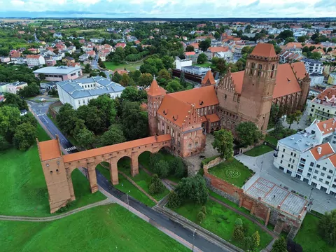 Jeden z najbardziej imponujących zamków w Polsce. To ostatni dzwonek na jego odwiedzenie