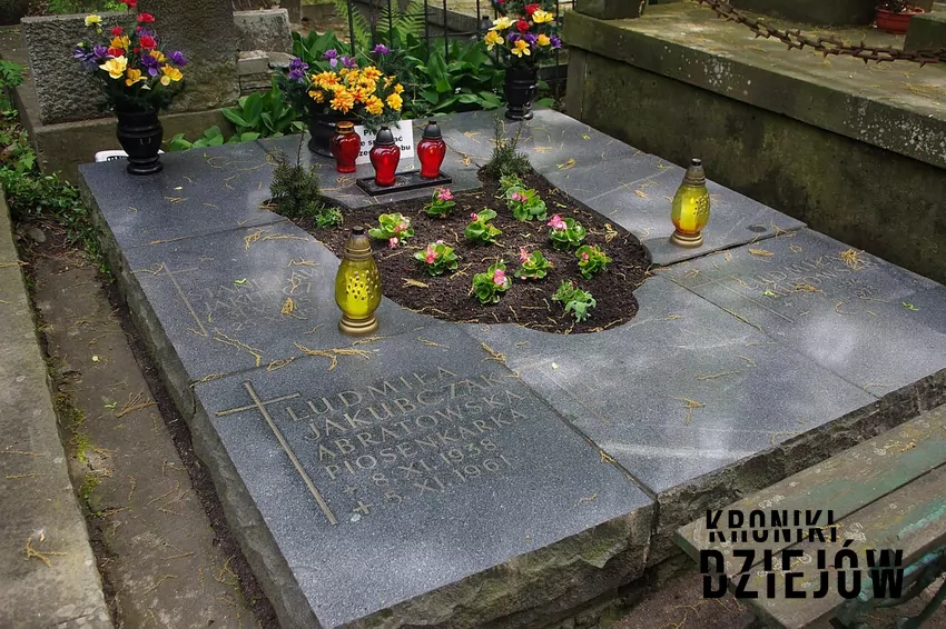 Grób Ludmiły Jakubczak na Starych Powązkach w Warszawie, fot. domena publiczna Grób Ludmiły Jakubczak