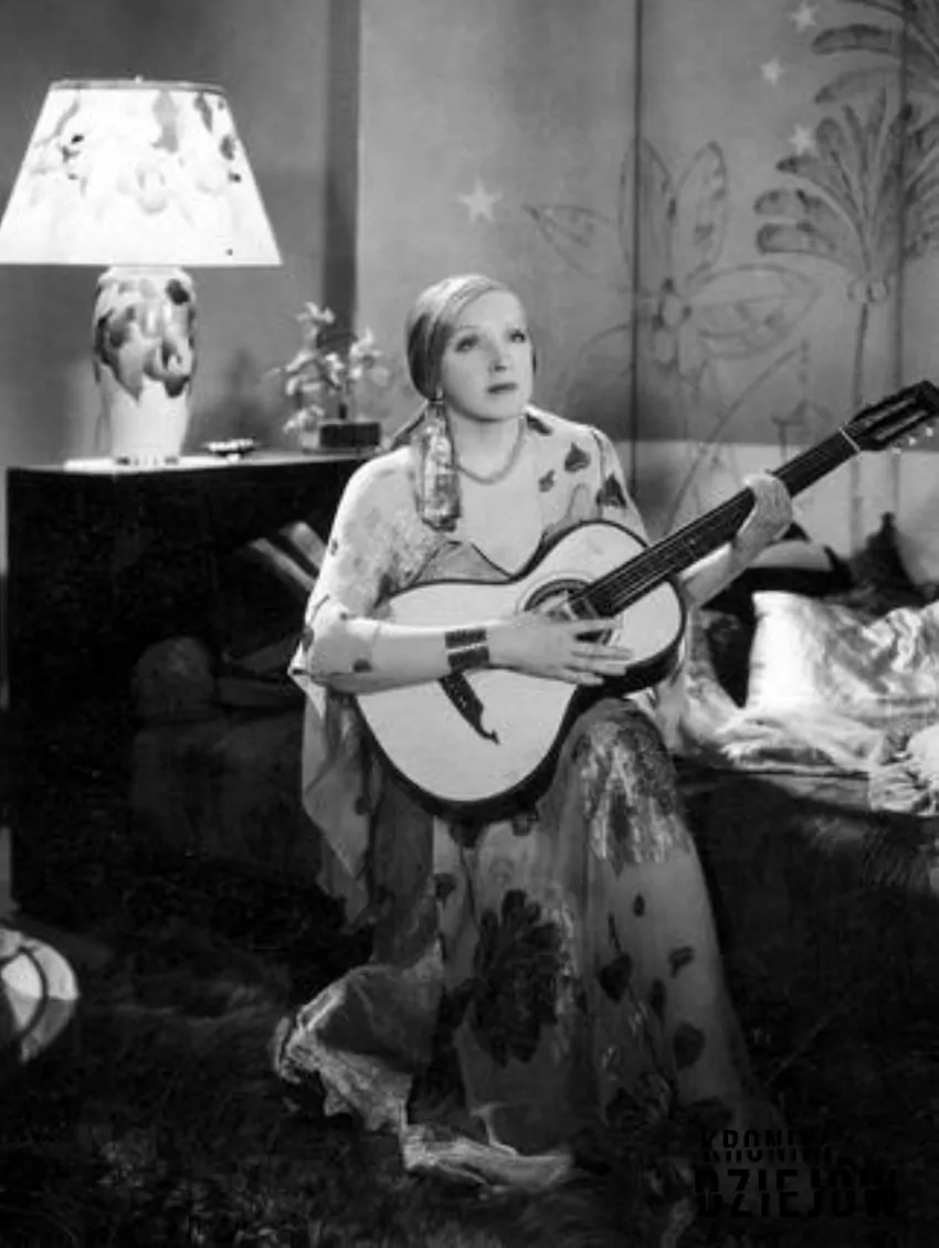 Hanka Ordonówna jako Rita Holm w filmie "Szpieg w masce" (1933)